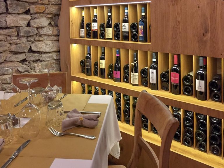 Alriso - downstairs seating